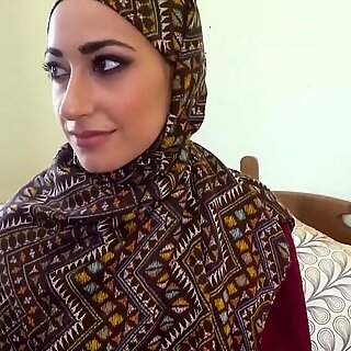 Árabe mulher em hijab tem sexo com homem grande
