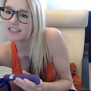 College Babe Playing With Pussy on Webcam