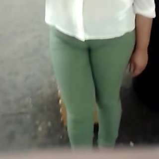 Nice cameltoe in green pants